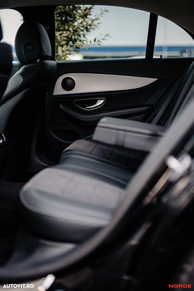 Mercedes-Benz E 300 de 9G-TRONIC AMG Line - 32