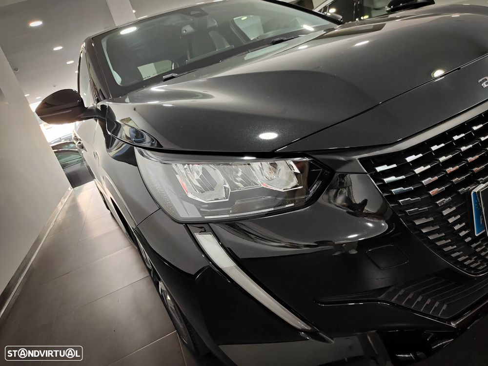 Peugeot 208 1.2 PureTech Allure EAT8 - 8