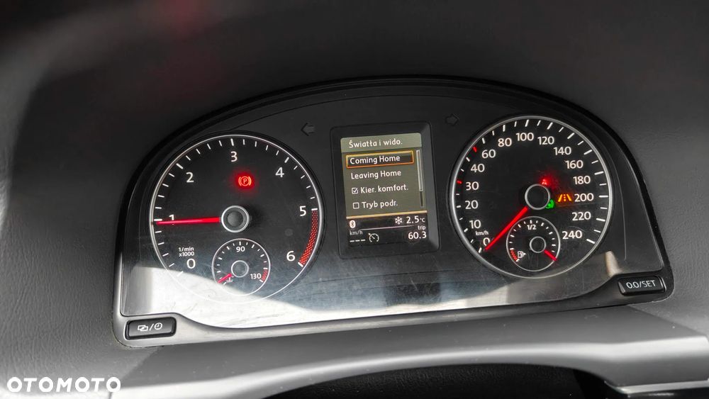 Volkswagen Touran 2.0 TDI Highline DSG - 24