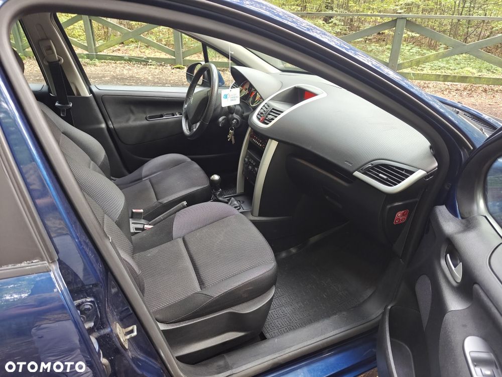 Peugeot 207 - 6