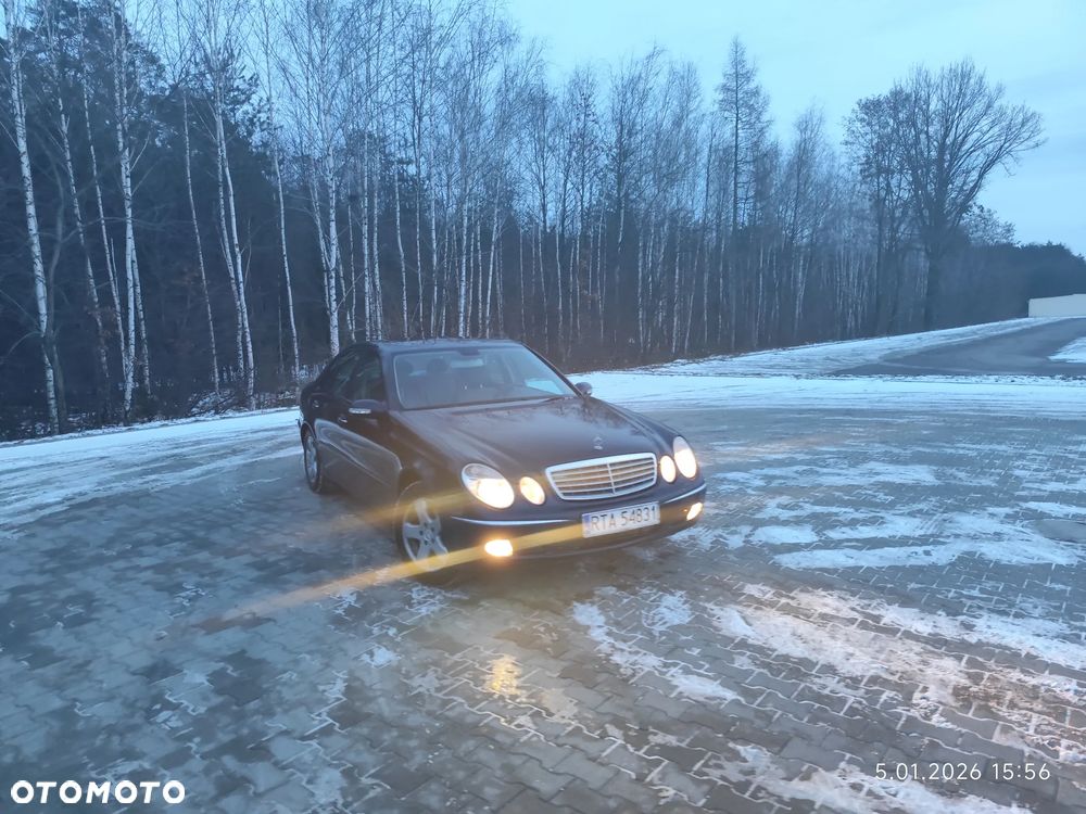 Mercedes-Benz Klasa E 270 CDI T Avantgarde - 8