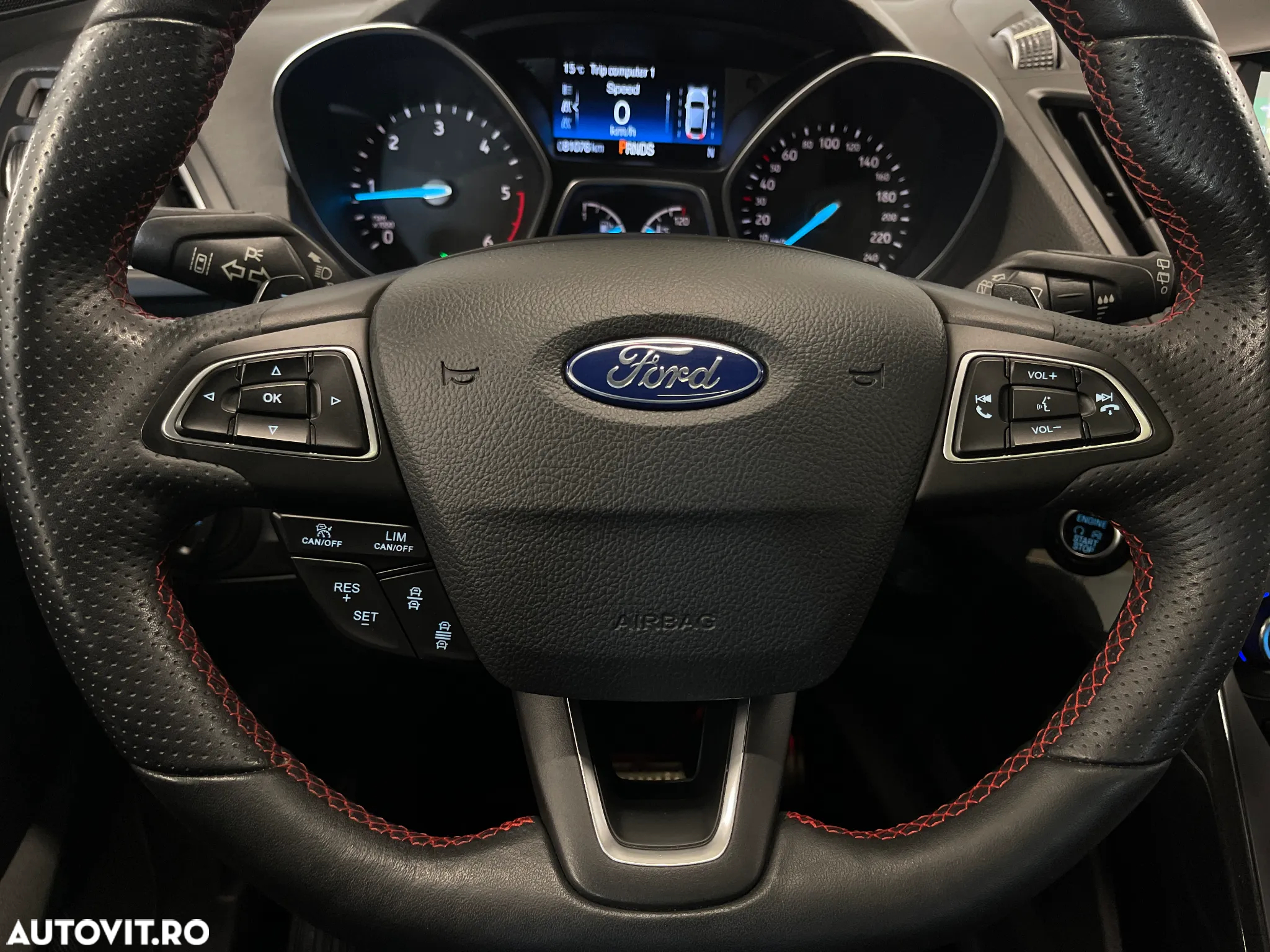 Ford Kuga 2.0 TDCi 4WD Powershift ST-Line - 23