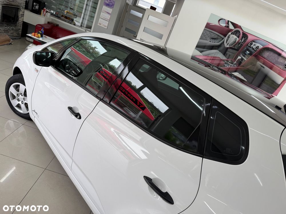 Kia Venga 1.4 CRDi M - 11