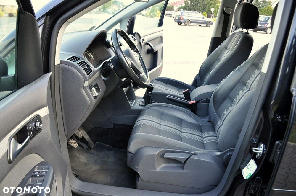 Volkswagen Touran - 23