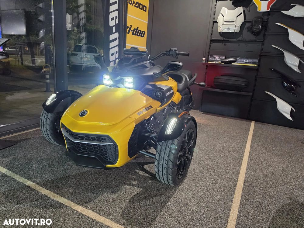 Can-Am Spyder - 1