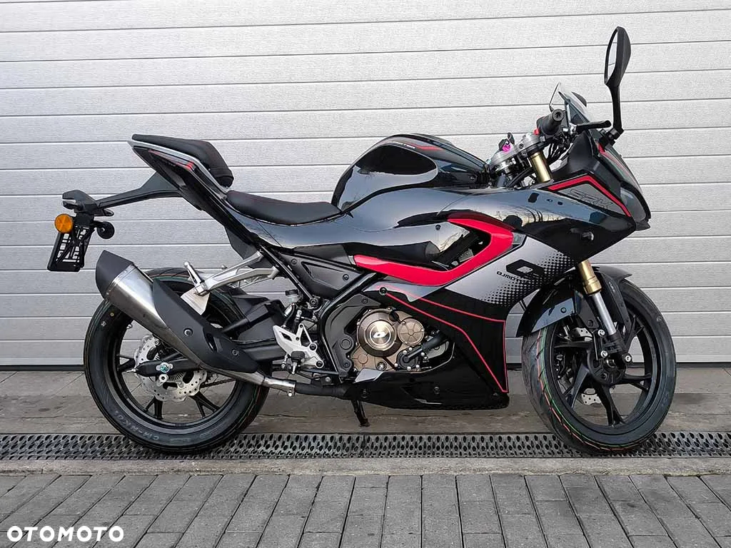 QJMOTOR SRK 125R - 19