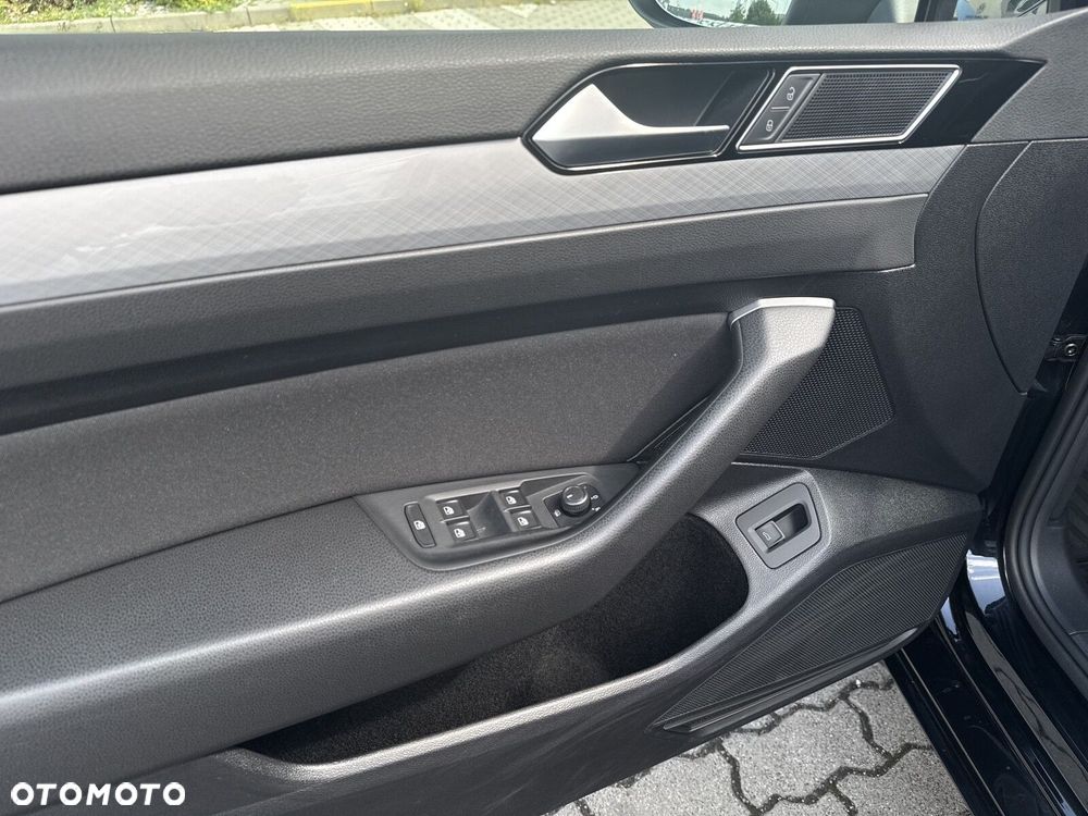 Volkswagen Passat Variant 2.0 TDI EVO Business - 10