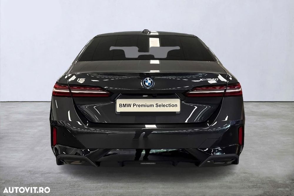 BMW i5 xDrive40 - 7