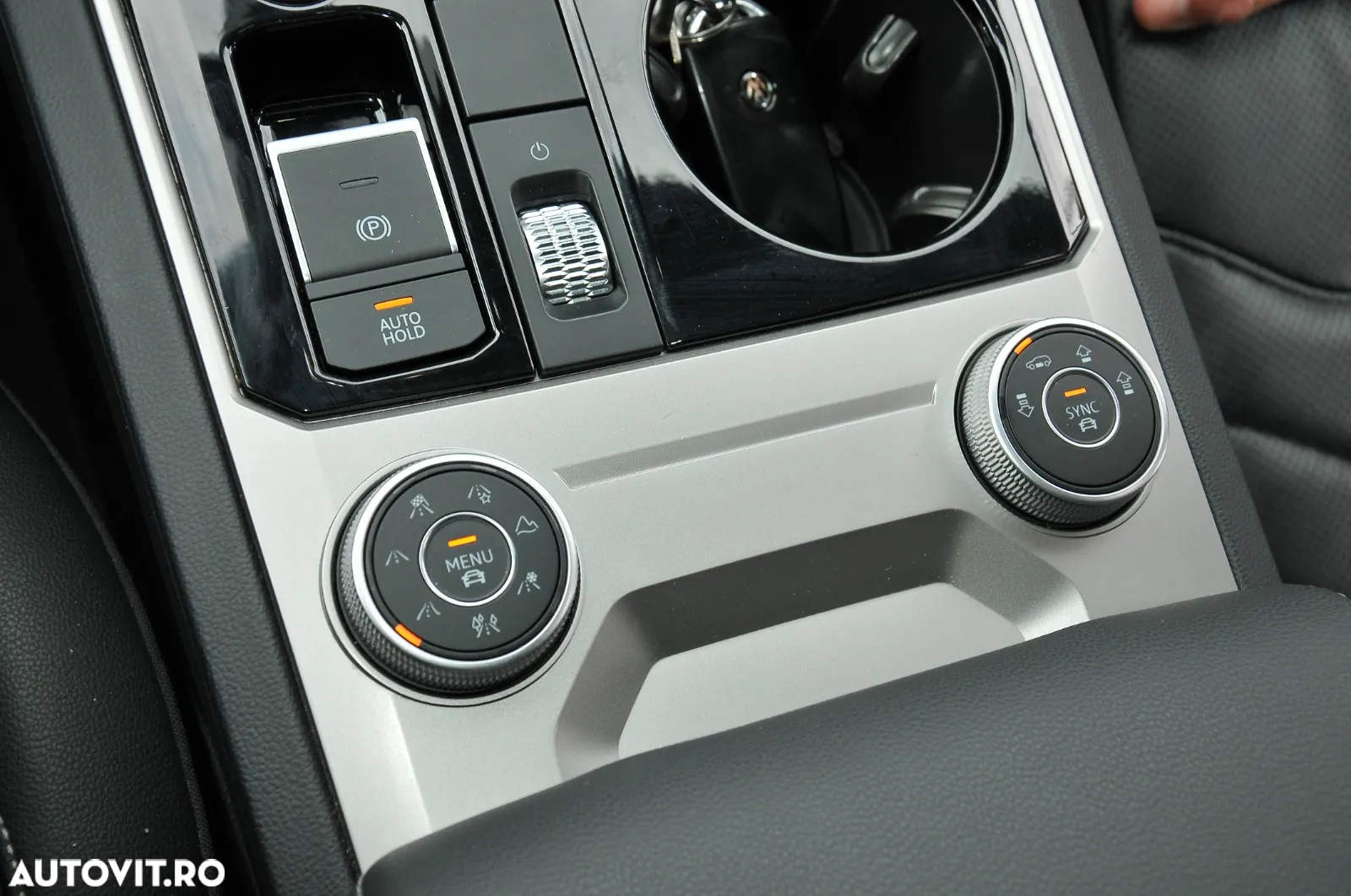 Volkswagen Touareg V6 TDI 4MOTION R-Line - 24