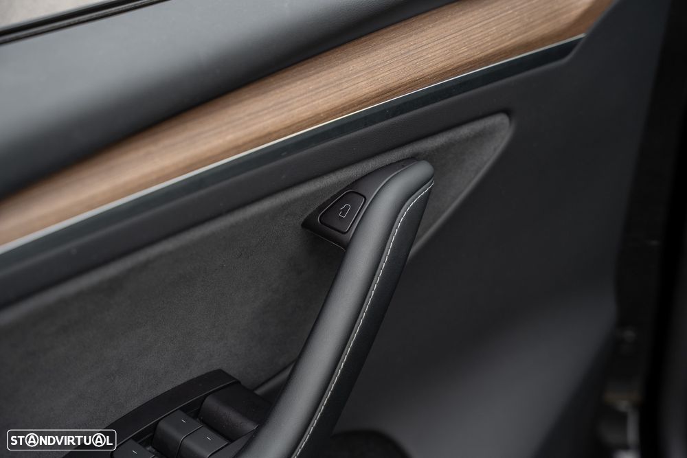 Tesla Model Y Long Range Dual Motor AWD - 18