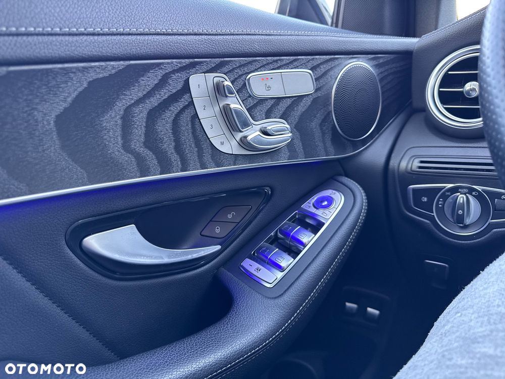 Mercedes-Benz GLC 300 e 4-Matic AMG Line - 26