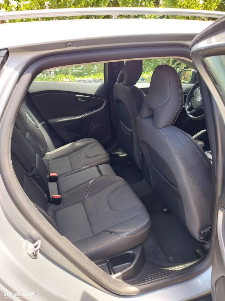 Volvo V40 2.0 D2 Momentum Geartronic - 6