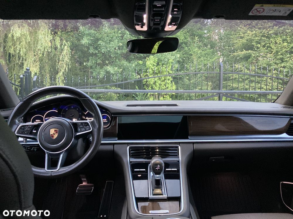 Porsche Panamera 4S - 16