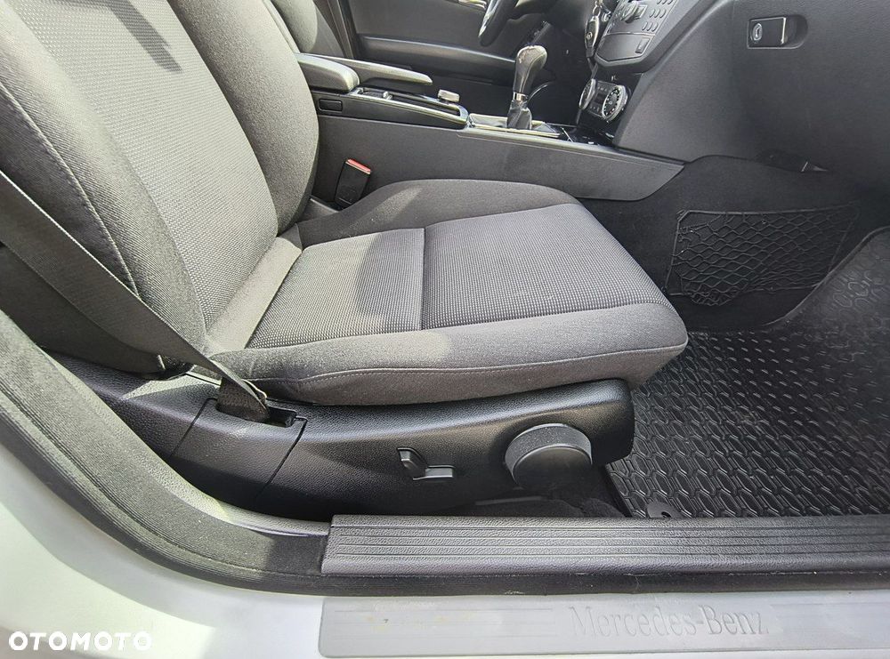 Mercedes-Benz Klasa C 180 Kompressor Elegance - 40