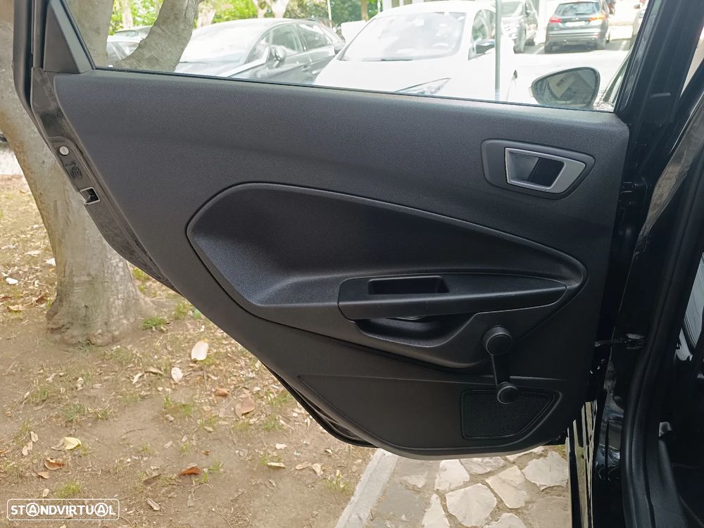 Ford Fiesta 1.5 TDCi Titanium - 16