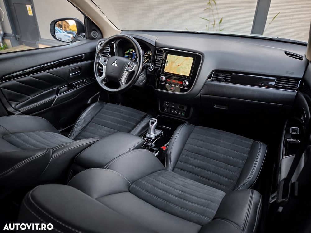 Mitsubishi Outlander - 3