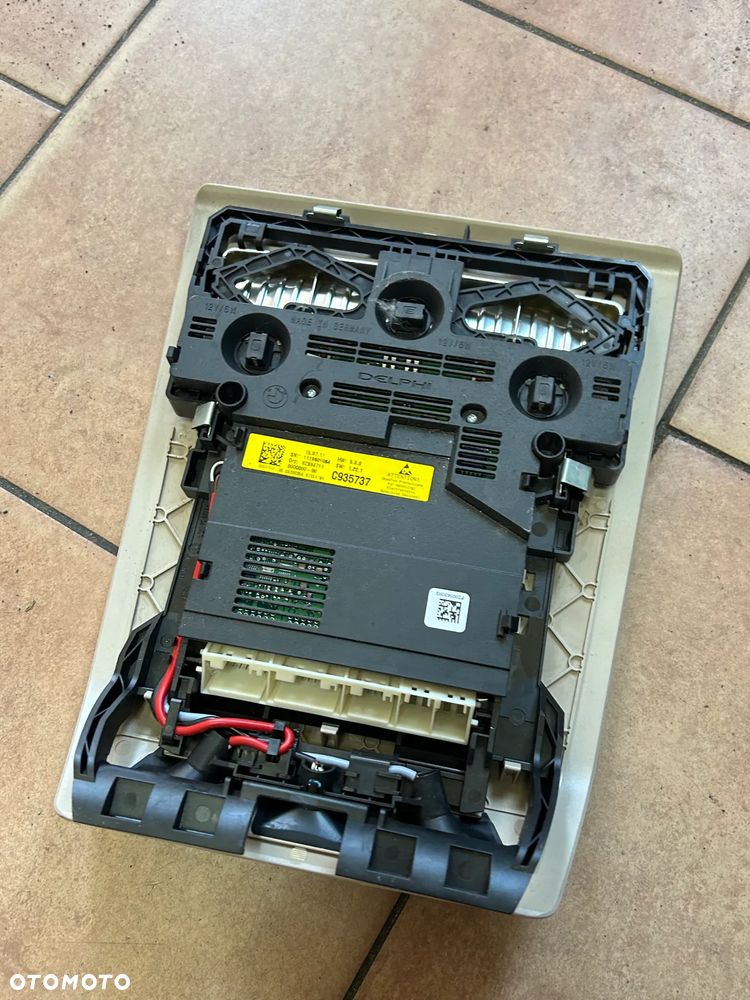 BMW F11 F10 LAMPKA PODSUFITKI OŚWIETLENIE WNĘTRZA - 2