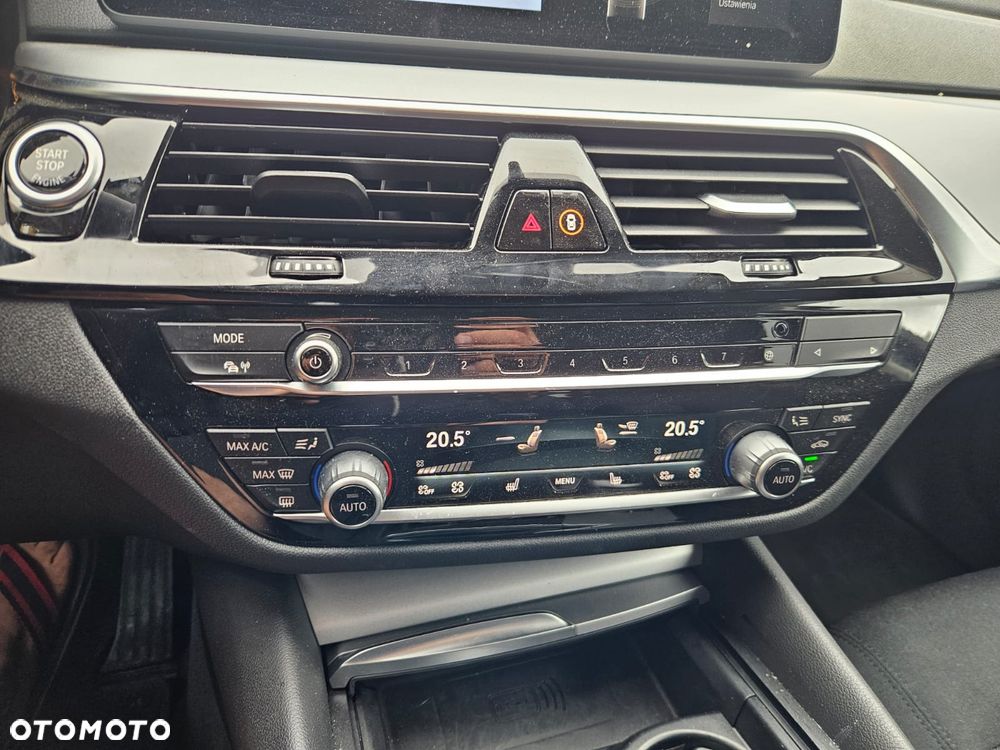 BMW Seria 5 520d xDrive Sport - 16