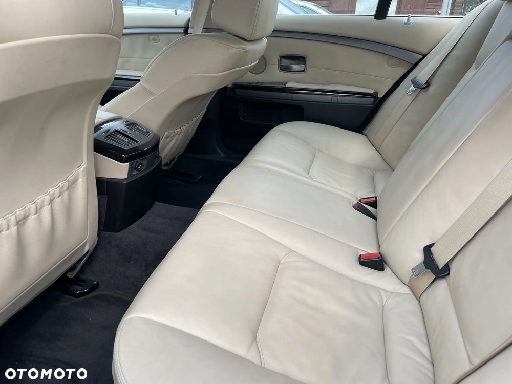 BMW Seria 7 750Li - 15