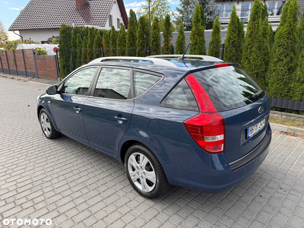 Kia Ceed 2010 photo 3
