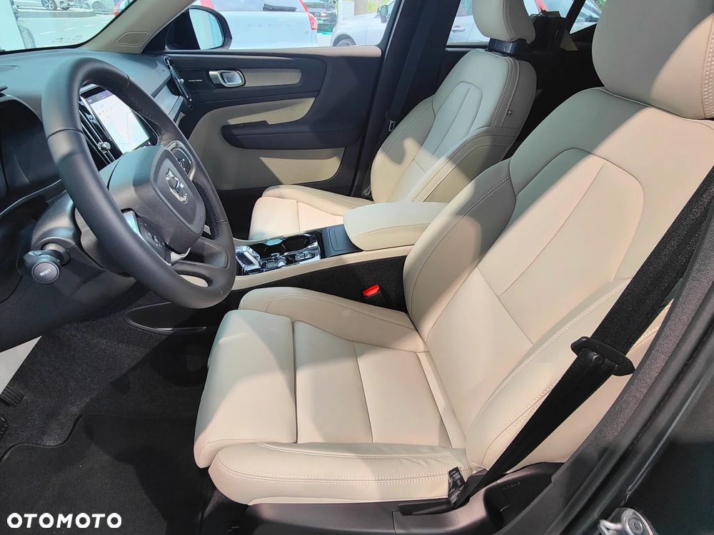 Volvo XC 40 B3 Plus Dark - 9