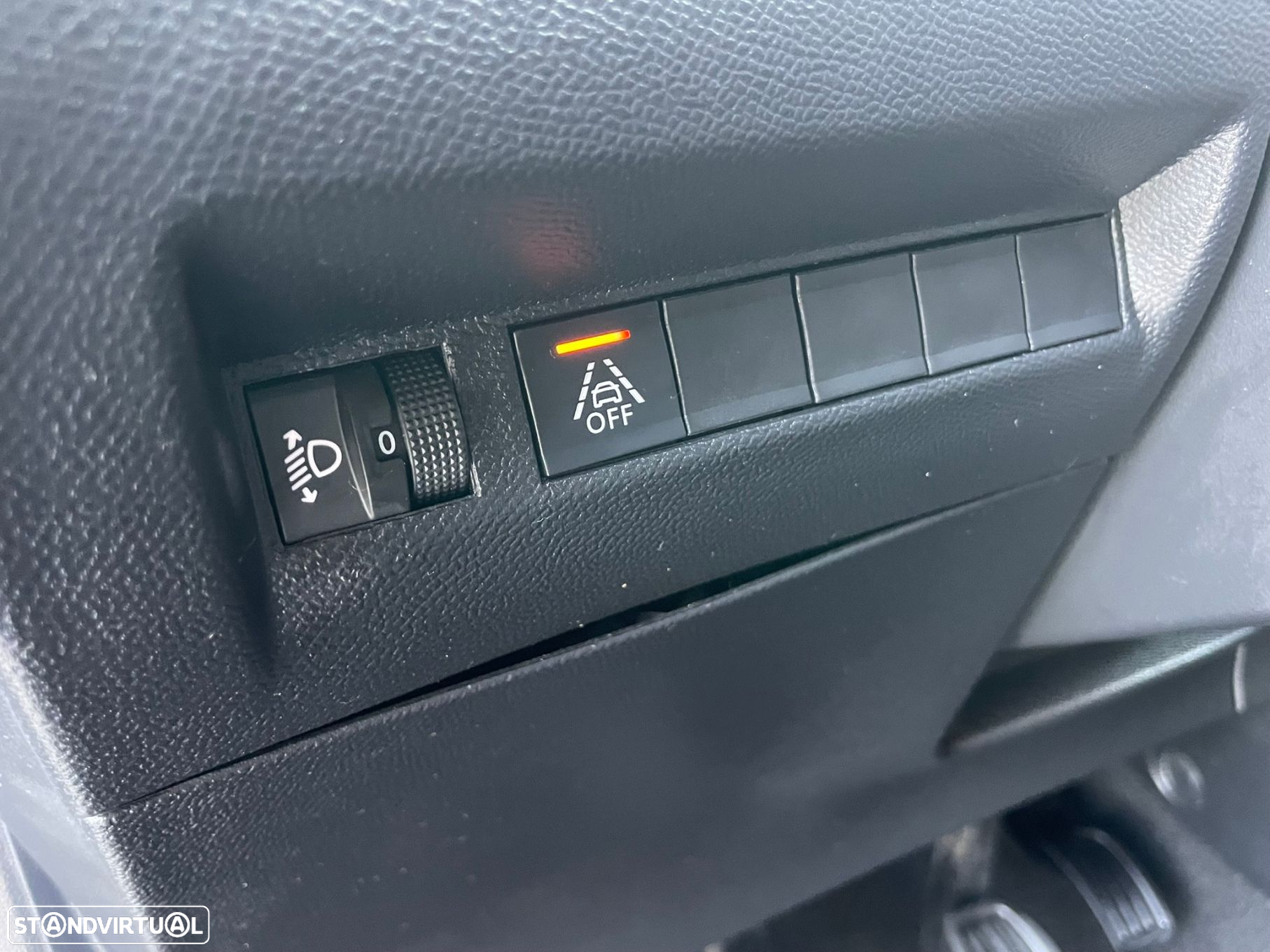 Peugeot 208 1.2 PureTech Active Pack - 31