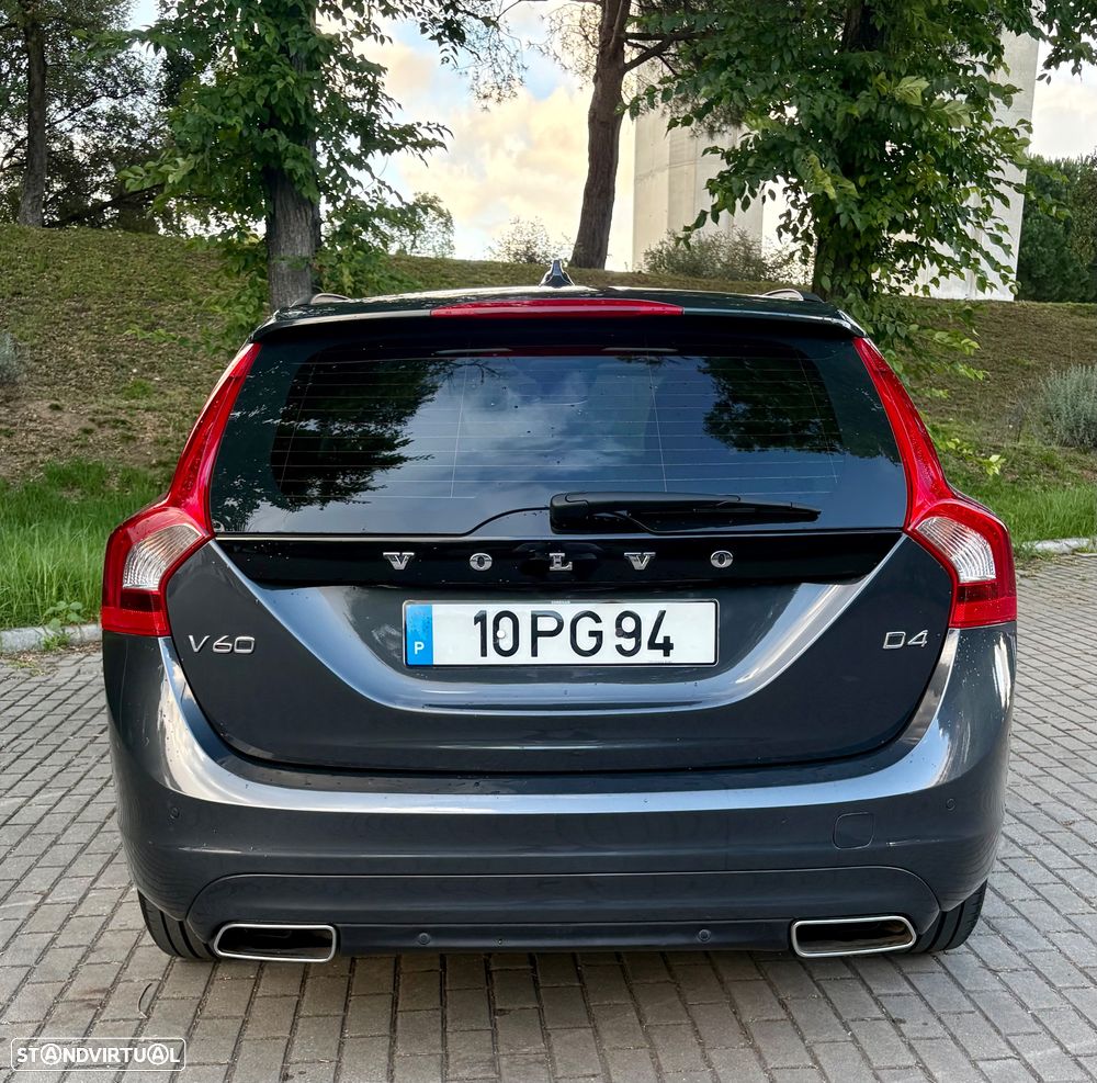 Volvo V60 2.0 D4 Momentum Geartronic - 4