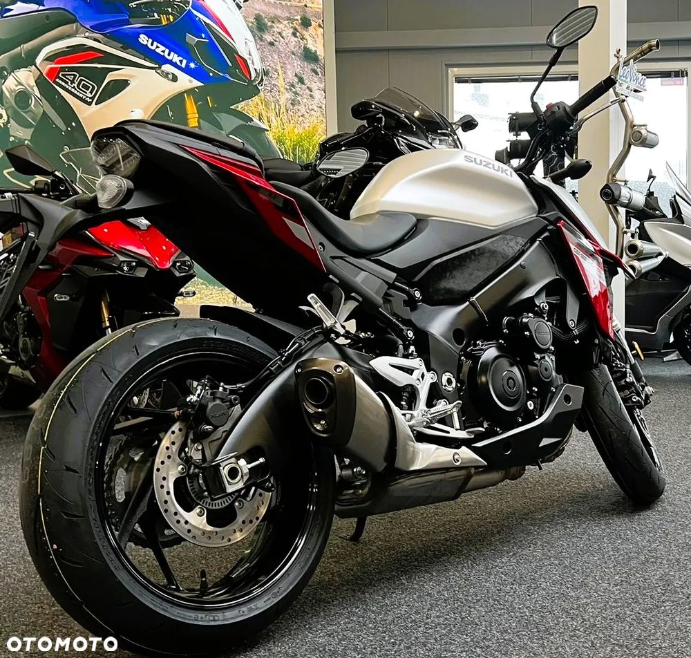 Suzuki GSX - 8