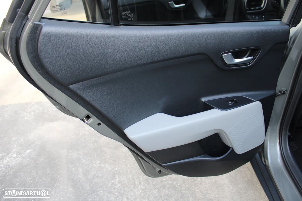 Kia Stonic 1.6 CRDi Easy - 45