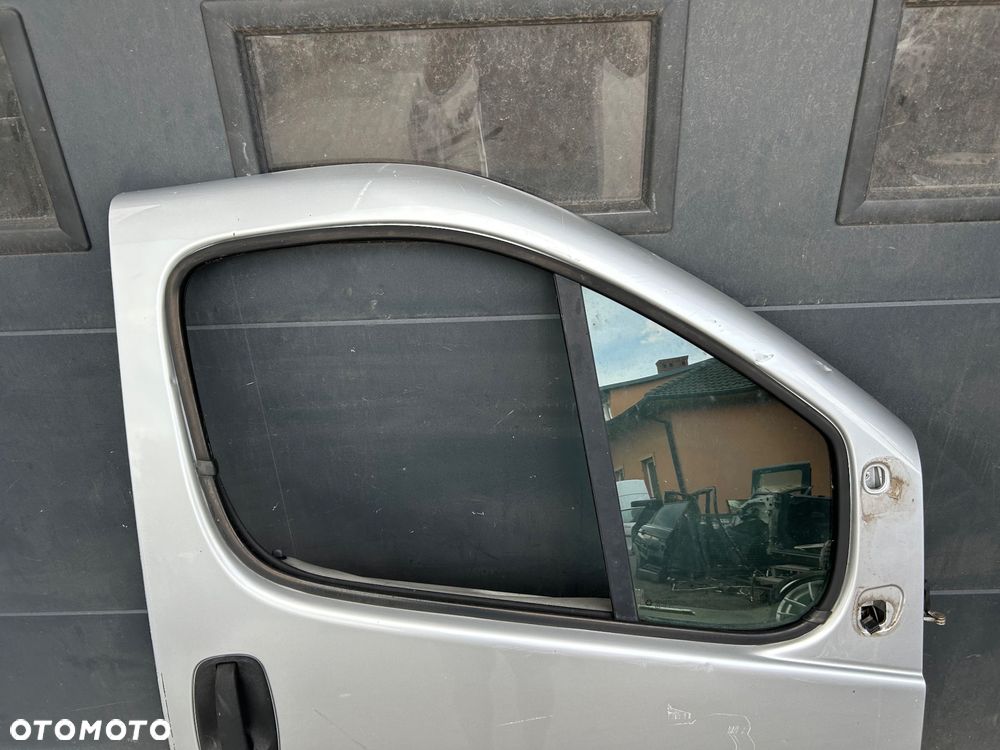 Renault Trafic II Vivaro Primastar drzwi prawy przód srebrne prawe przednie - 2