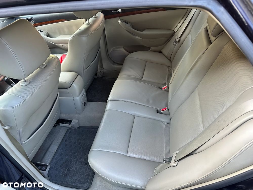 Toyota Avensis - 16