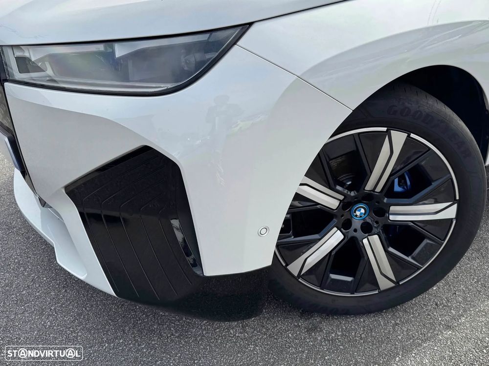 BMW iX xDrive50 - 7