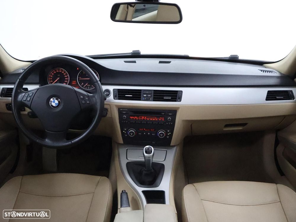 BMW 318 d Line Luxury - 23