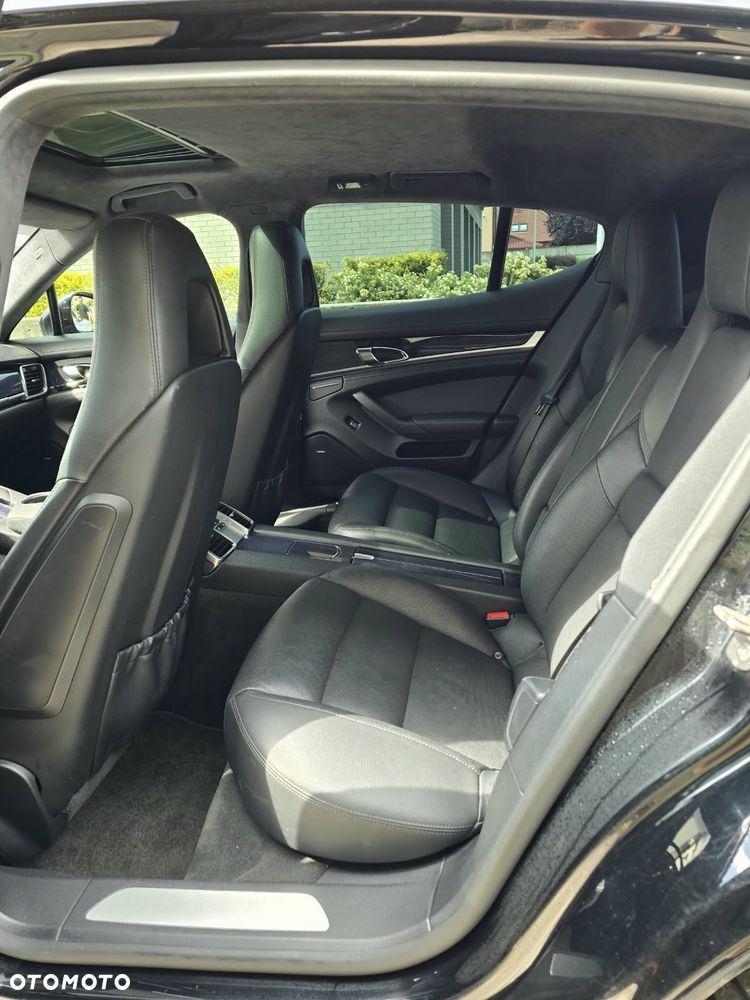 Porsche Panamera 4 Platinum Edition - 11