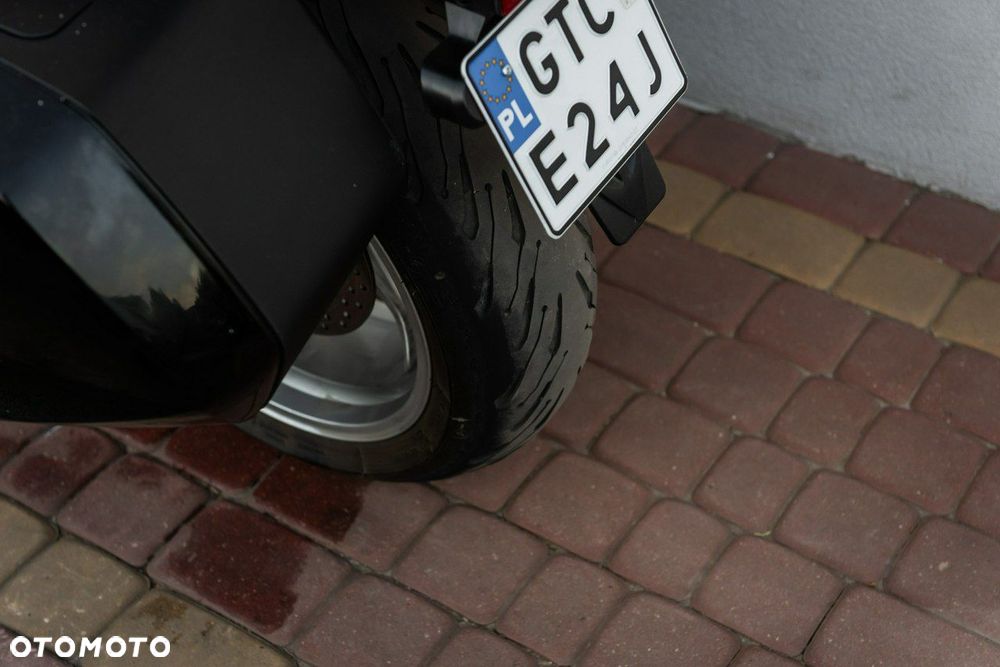 Honda VFR - 8