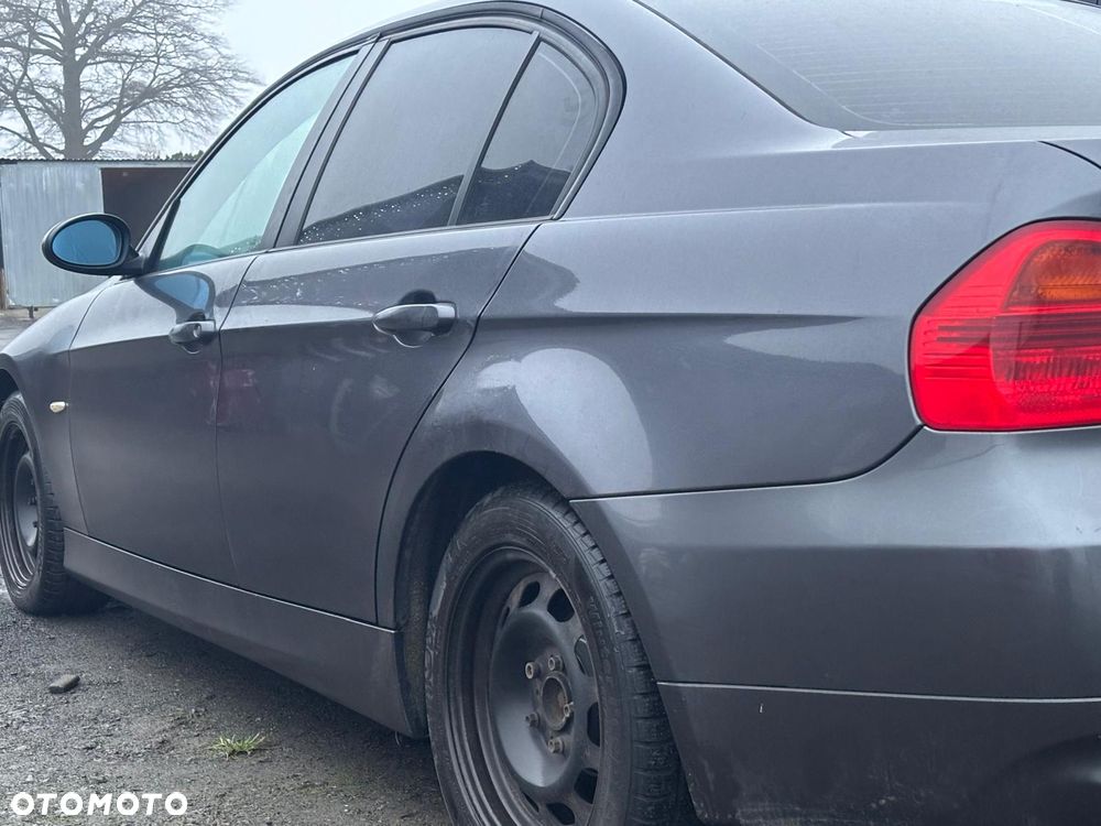 BMW Seria 3 318i - 5