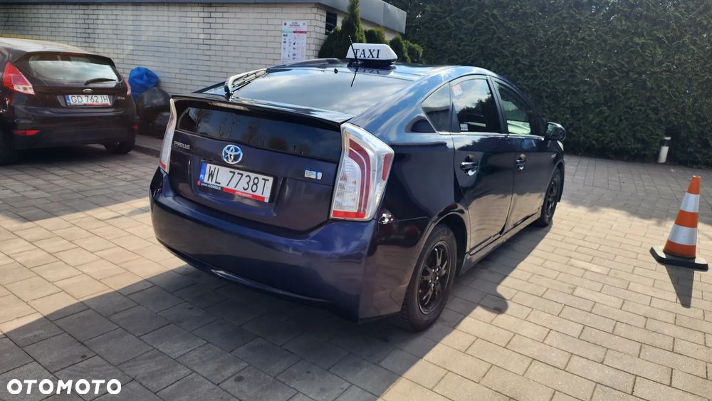 Toyota Prius (Hybrid) - 5