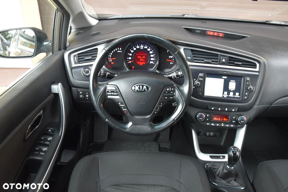 Kia Ceed 1.4 CVVT Dream Team Edition - 22