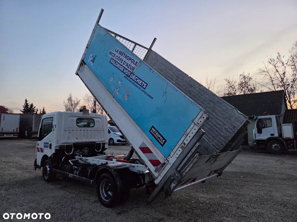 Renault Maxity Cabstar - 9