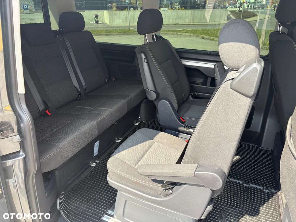 Volkswagen Multivan - 17