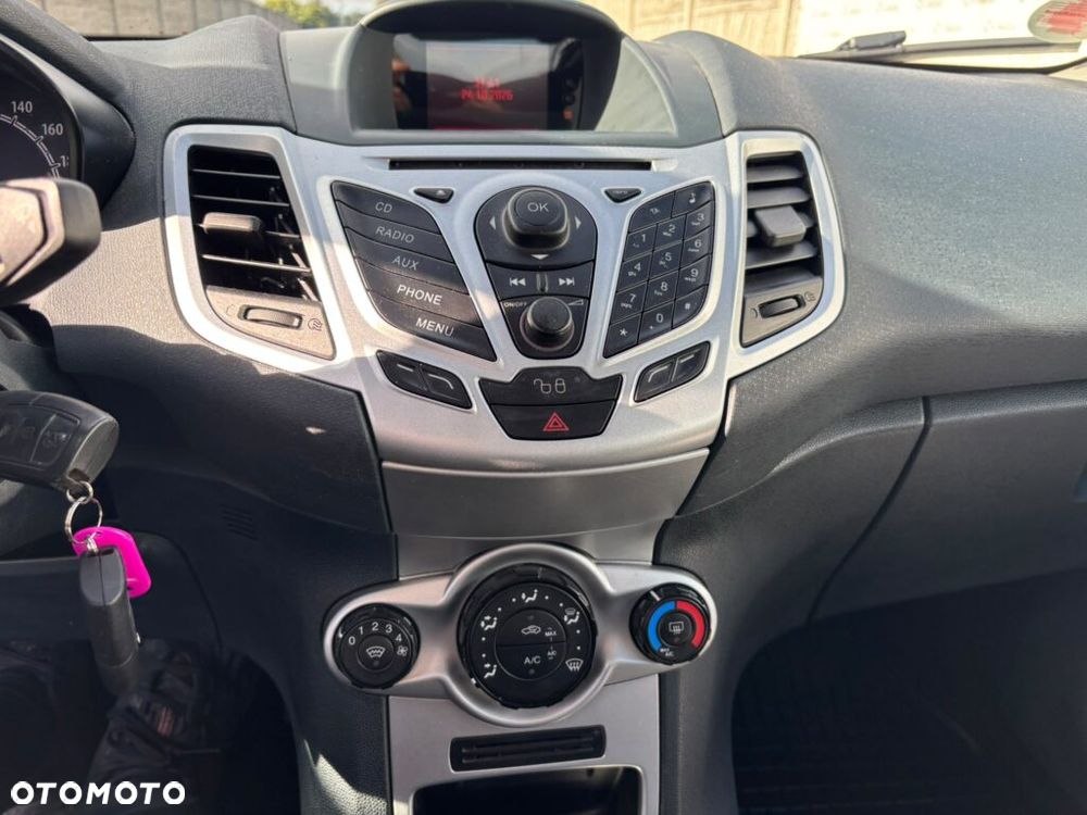 Ford Fiesta 1.25 Champions Edition - 8