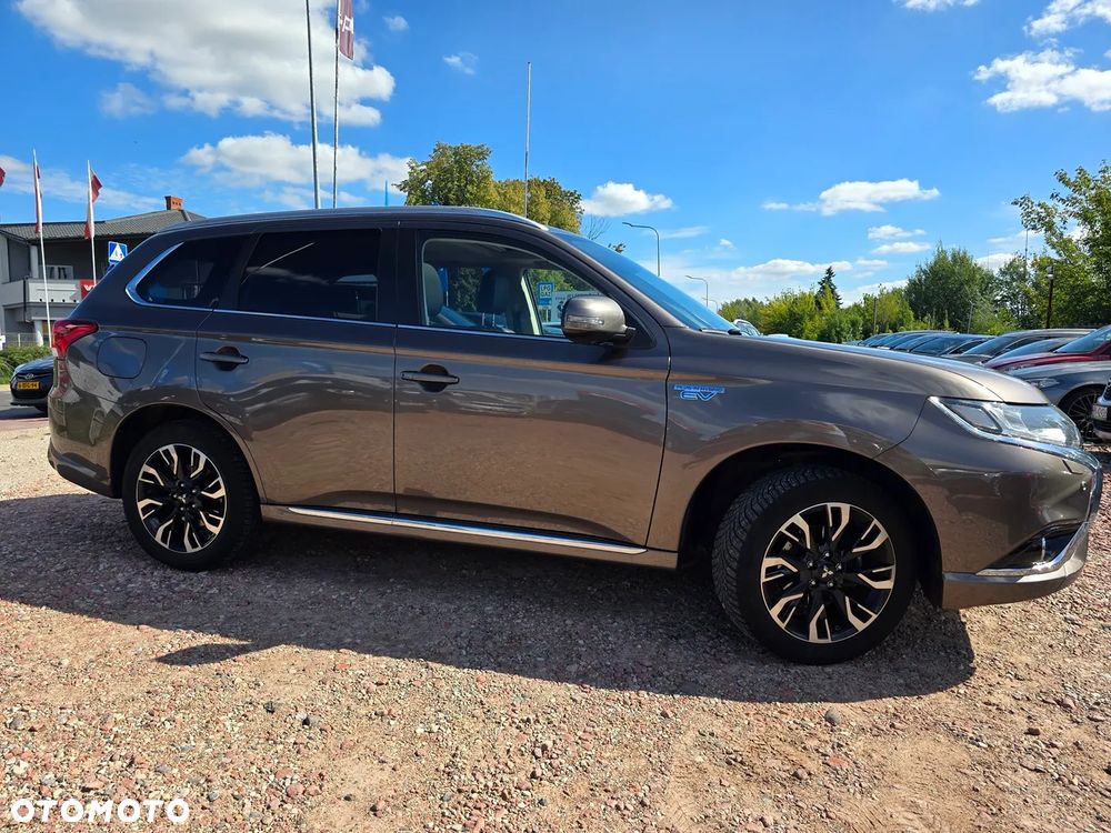 Mitsubishi Outlander 2.0 4WD Top - 5