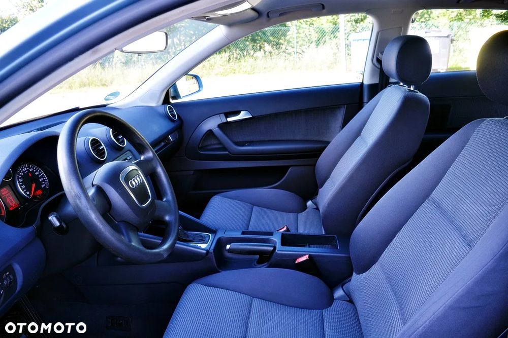 Audi A3 3-drzwiowe 1.6 tiptronic Attraction - 11