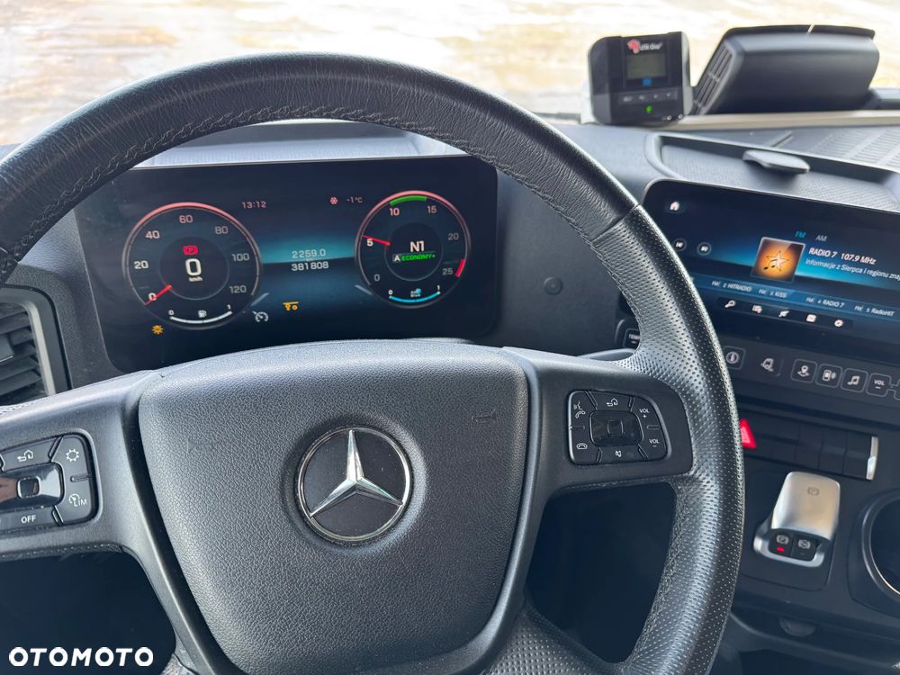 Mercedes-Benz Actros - 8