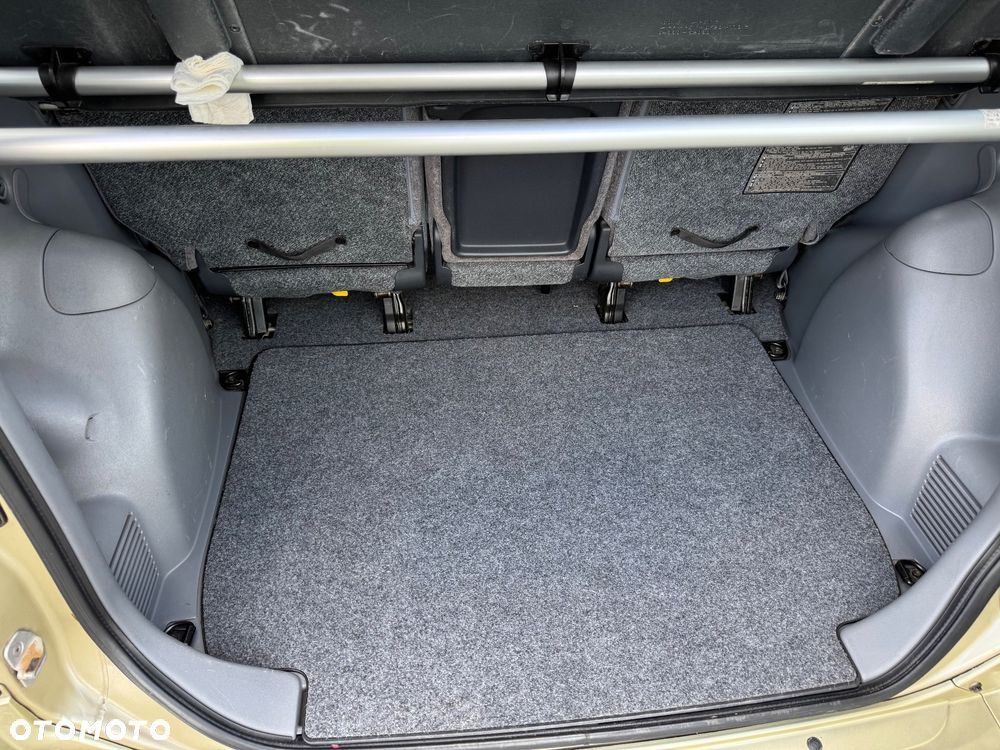 Toyota Yaris Verso 1.3 Sol - 30