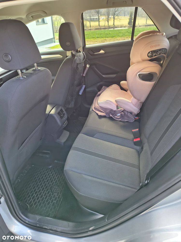 Volkswagen T-Roc ver-1-5-tsi-life - 9