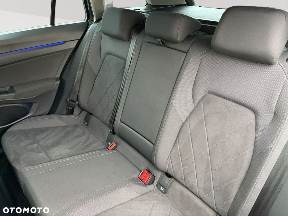 Volkswagen Golf 1.5 eTSI EVO Style DSG - 24