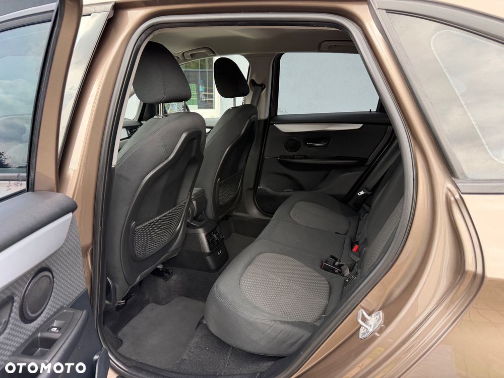 BMW Seria 2 218d - 7