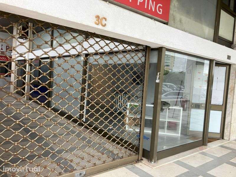 Loja para arrendar junto Pontinha, edifício Torrebela, 24m2 - Grande imagem: 2/8