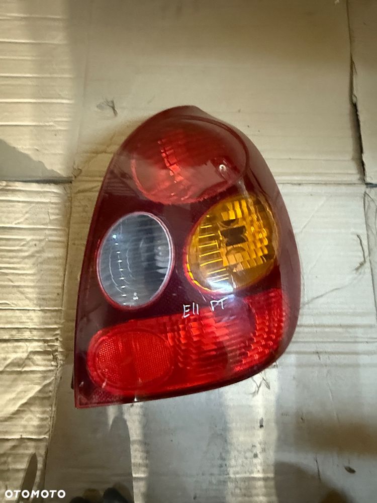 Lampy tył Toyota Corolla E11 97-00r. - 1